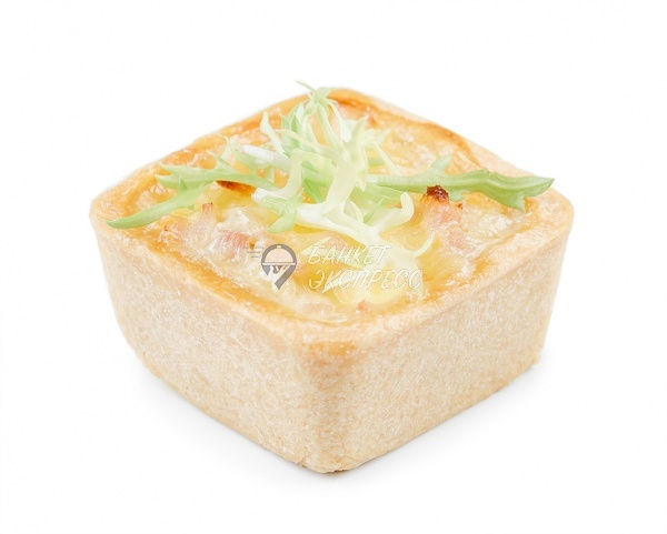 Мини-киш «Лорен» ветчиной и сыром в сливочном суфле и свежим тархуном