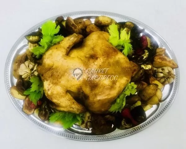 Цыпленок фермерский с запеченным картофелем и овощами